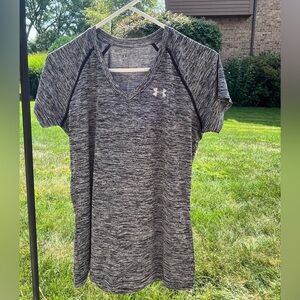 Under Armour semi-fitted v-neck, women’s fit